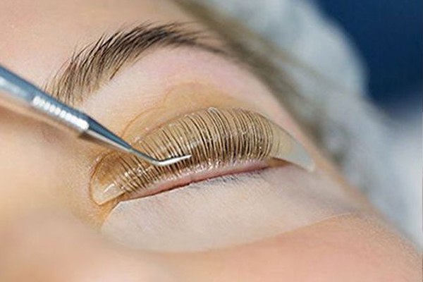 چسب لیفت مژه برای چه کسانی مناسب است؟